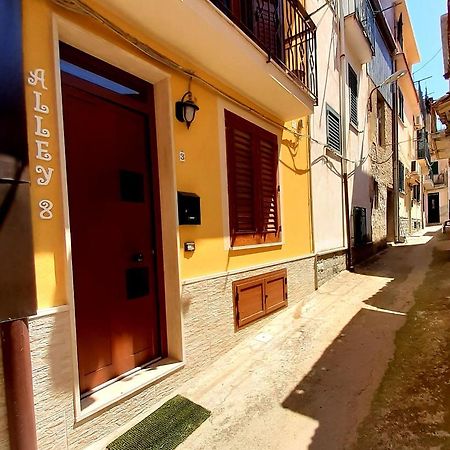 Alley 8 Scilla Exterior photo